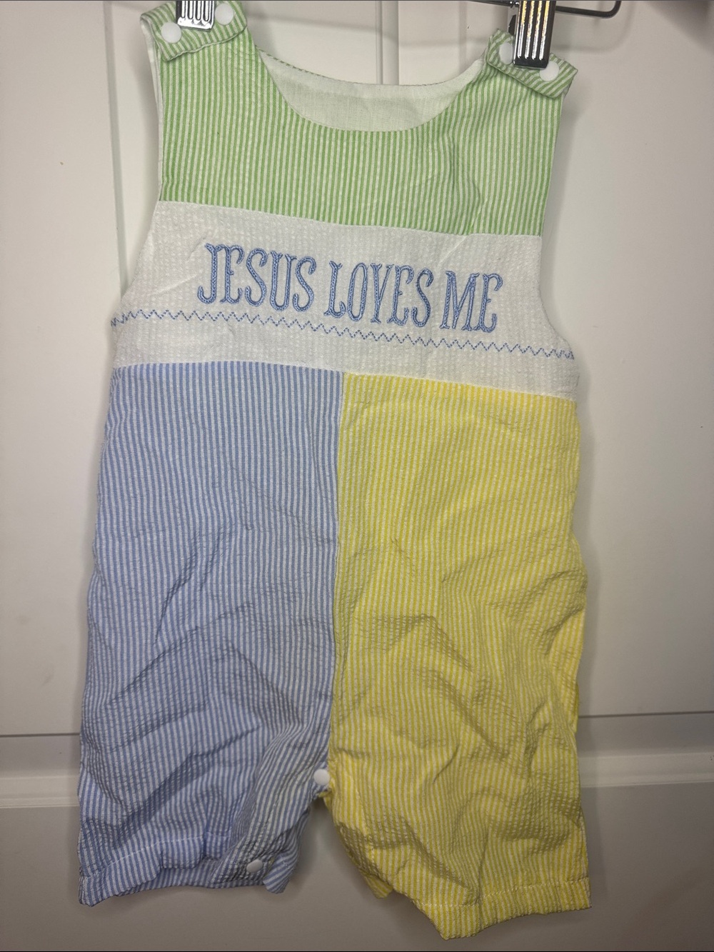 Embroidered 'Jesus Loves Me' Colorblock Seersucker Baby Romper